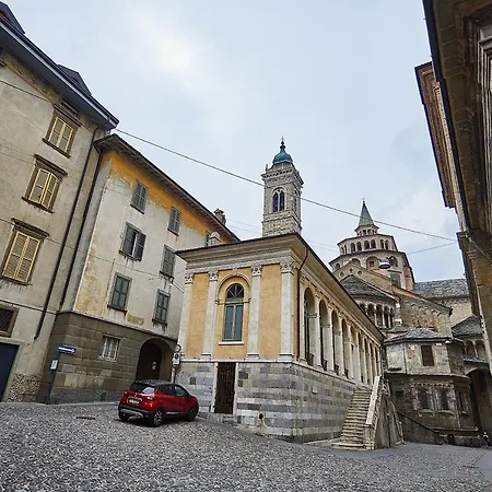 Astra-modern Loft Cathedral View Apartment Bergamo