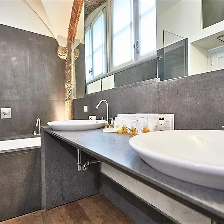 Astra-modern Loft Cathedral View Apartment *
