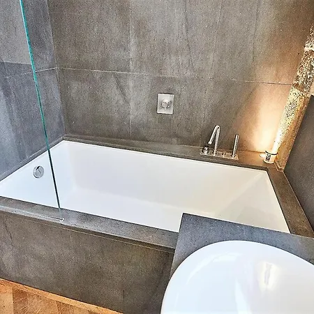 Astra-modern Loft Cathedral View Apartment *