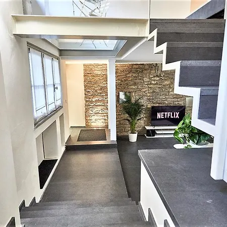Daire Astra-modern Loft Cathedral View